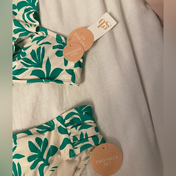 Dillards Girls Palm print 2- piece bathing suit- New - Picture 3 of 4